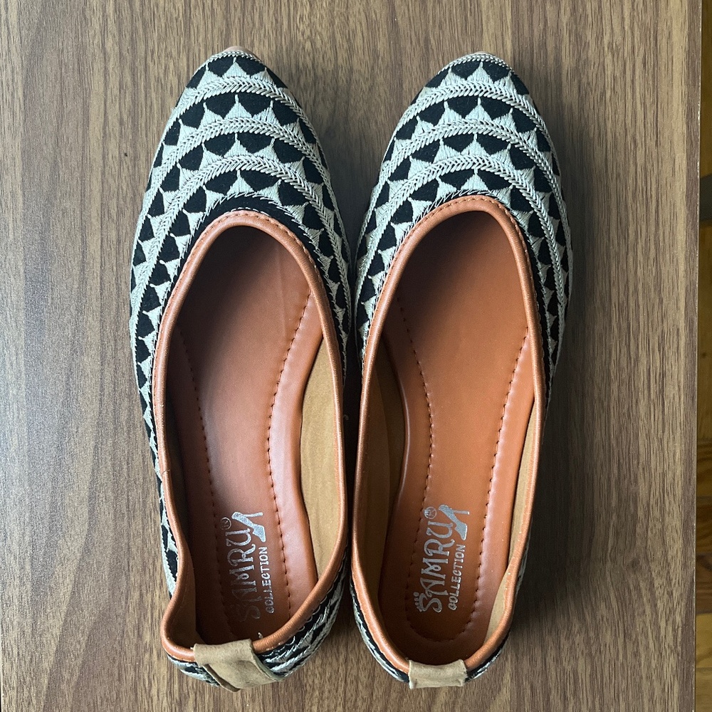 New black and gold/silver triangle design Slippers